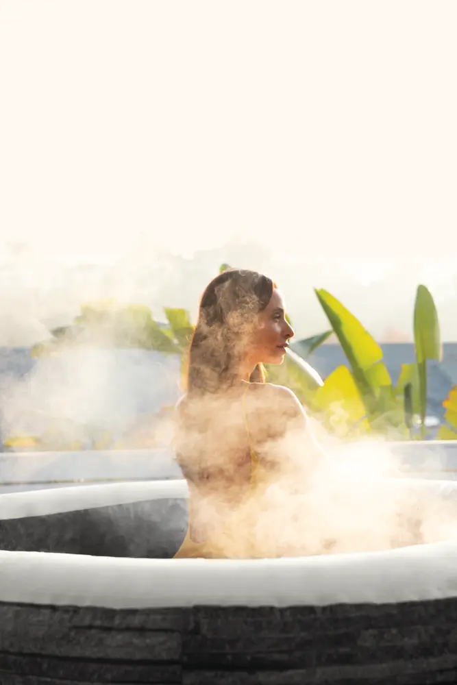 4-person Greystone Deluxe Square Bubble Spa
